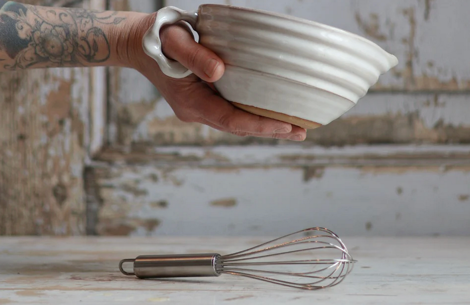 Mixing Bowl w/ handle & spout